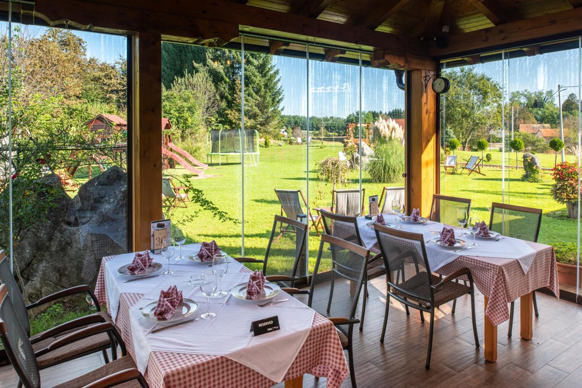 B&B Restoran Bosiljevo Exteriör bild