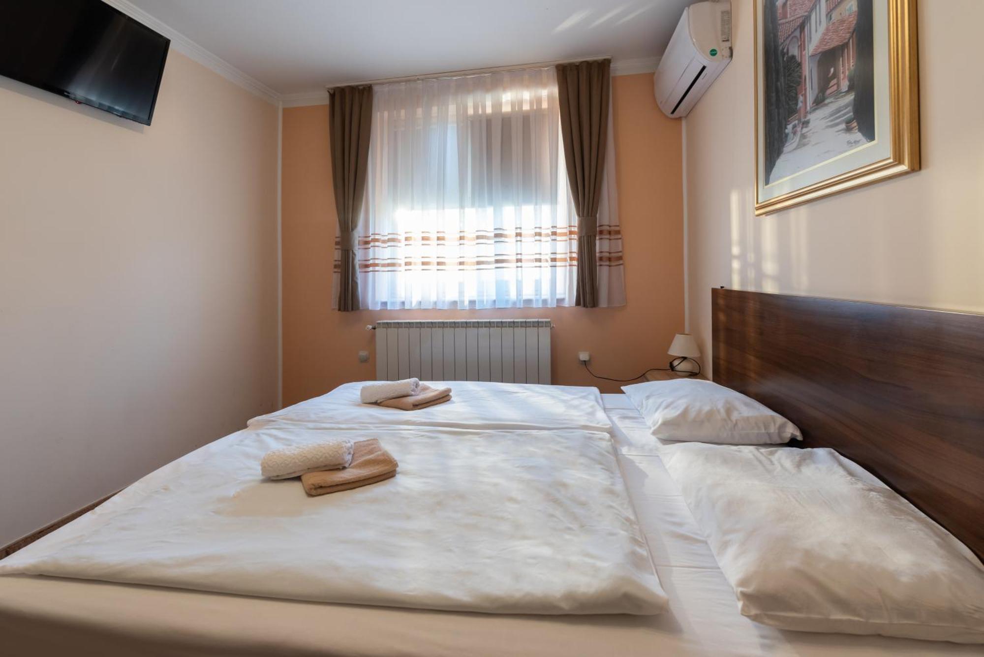 B&B Restoran Bosiljevo Exteriör bild